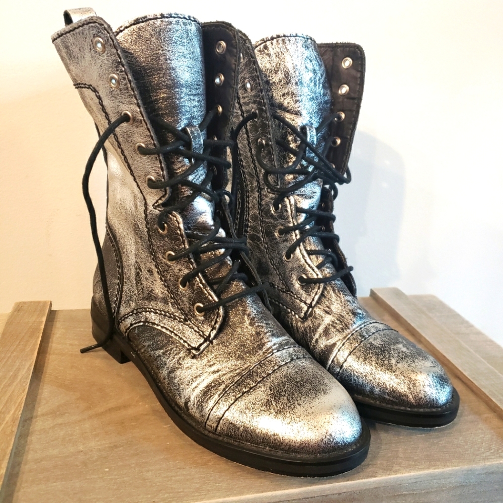 Steve Madden- Ankle Boots, silver shiny..sz 6.5